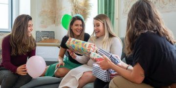 ¿Asistirás a un Baby Shower? 5 ideas para regalo que te harán quedar bien por menos de $250 pesos
