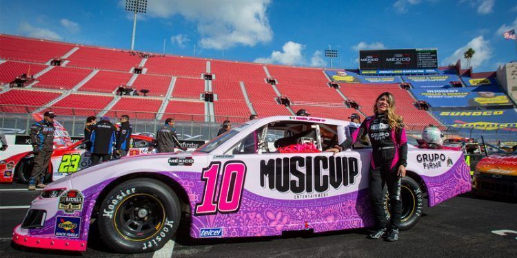 «Inicio Prometedor de Regina Sirvent y Escudería Firme Racing en Los Ángeles»