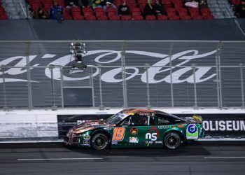Rodrigo Rejón Destaca en «La Batalla en el Coliseo» de NASCAR México en Los Ángeles