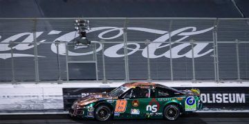 Rodrigo Rejón Destaca en «La Batalla en el Coliseo» de NASCAR México en Los Ángeles