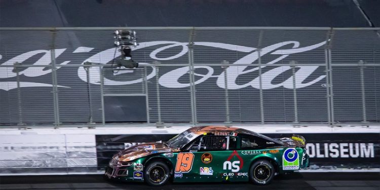 Rodrigo Rejón Destaca en «La Batalla en el Coliseo» de NASCAR México en Los Ángeles