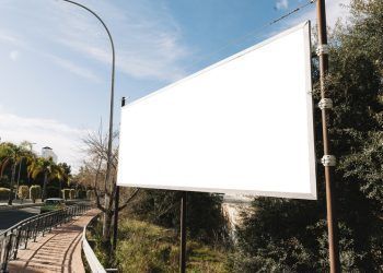 De las más de 5 mil vallas publicitarias en la CDMX, solo mil 110 tienen permisos, lo que evidencian la opacidad de las autoridades hacia empresas de publicidad exterior