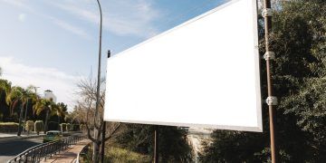 De las más de 5 mil vallas publicitarias en la CDMX, solo mil 110 tienen permisos, lo que evidencian la opacidad de las autoridades hacia empresas de publicidad exterior