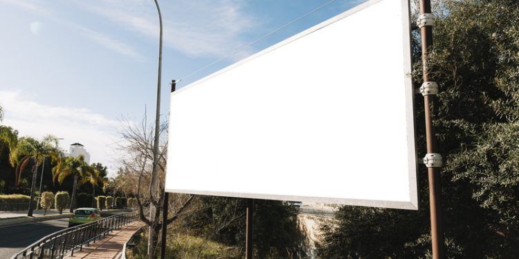 De las más de 5 mil vallas publicitarias en la CDMX, solo mil 110 tienen permisos, lo que evidencian la opacidad de las autoridades hacia empresas de publicidad exterior