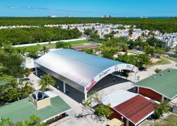 Mara Lezama Inaugura Domo y Rehabilita Cancha en Secundaria de Cancún, Responde a Petición de Estudiantes