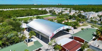 Mara Lezama Inaugura Domo y Rehabilita Cancha en Secundaria de Cancún, Responde a Petición de Estudiantes