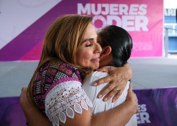 Mara Lezama Fortalece el Empoderamiento Femenino en Solidaridad con la Entrega de Tarjetas «Mujer es Poder»