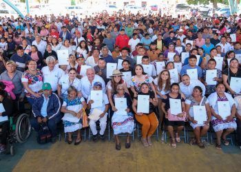 Mara Lezama da certeza jurídica a familias de la Zona Maya con entrega de títulos de propiedad
