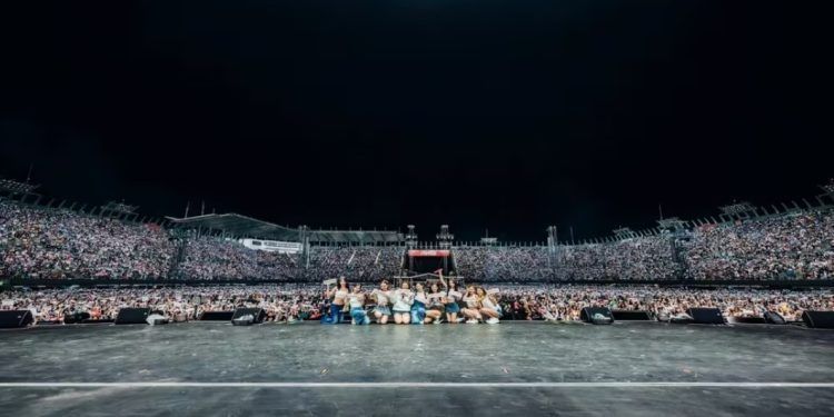 TWICE Enciende el Foro Sol de México en su Primera Presentación de la Gira «READY TO BE»