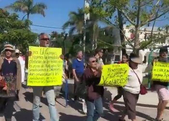 Manifestación en contra de Lili Campos