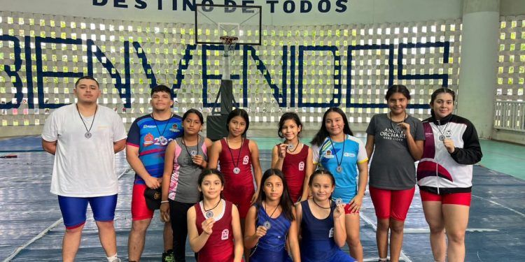 Equipo de luchas asociadas conquista 11 medallas en el Torneo de Reyes 2024: CODEQ
