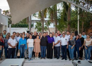 Productiva reunión de la diputada Estefanía Mercado con taxistas de Playa del Carmen