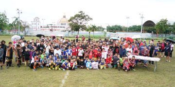 CODEQ Fortalece al Deporte Popular con Uniformes a Equipos Infantiles y Juveniles de Futbol