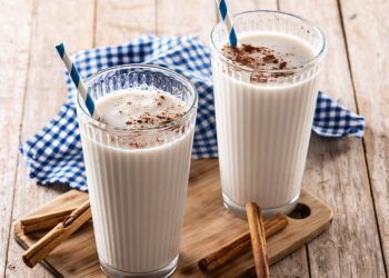 Sumérgete en la frescura con estas 3 recetas de bebidas rendidoras para toda la familia