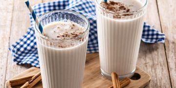 Sumérgete en la frescura con estas 3 recetas de bebidas rendidoras para toda la familia