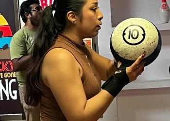 Tiran la chuza inaugural en Mayan Bowl Cancún