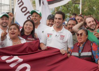GINO Segura Impulsa Campaña Puerta a Puerta en Villas del Sol, Solidaridad