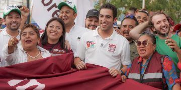 GINO Segura Impulsa Campaña Puerta a Puerta en Villas del Sol, Solidaridad