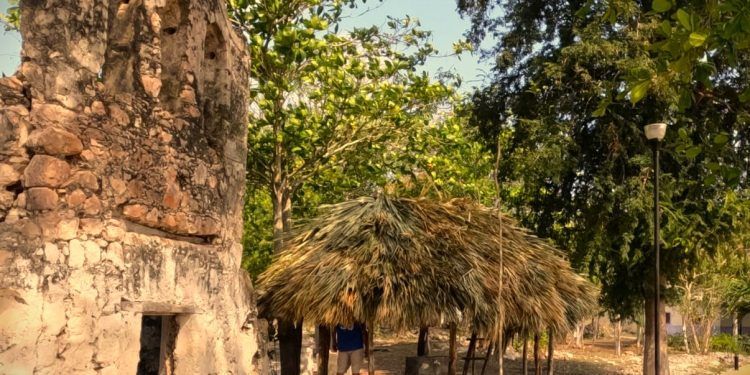 Nueva estela maya en Tabí, Yucatán
