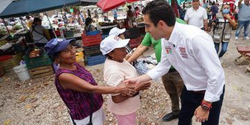 GINO Segura Recibe el Apoyo de los Tianguistas de la Región 96 en Cancún