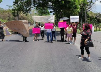 Vecinos cierran la avenida Centenario