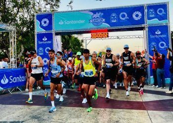 Rosy Cruz y Omar de la Cruz Dominan el Medio Maratón de Cancún en su 54° Aniversario