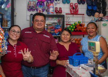 José Luis Chacón Recibido con Entusiasmo en Cozumel Durante su Campaña