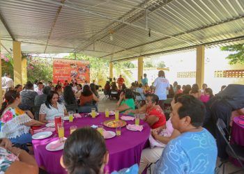 Nivardo Mena reconoce la gran labor de las educadoras