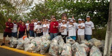José Luis Chacón Encabeza Limpieza de Playas en Cozumel y Promueve la Sostenibilidad