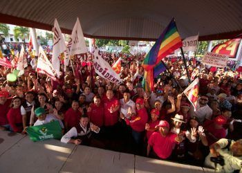 Miles de lazarocardenses refrendan su apoyo a Nivardo Mena