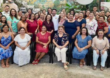 Renán Sánchez Reconoce la Esencial Labor de las Educadoras en Cozumel
