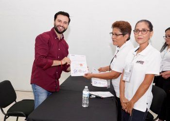 Recibe Eric Arcila Arjona constancia para contender por la Diputación del Distrito 07 en Cancún