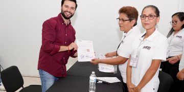 Recibe Eric Arcila Arjona constancia para contender por la Diputación del Distrito 07 en Cancún