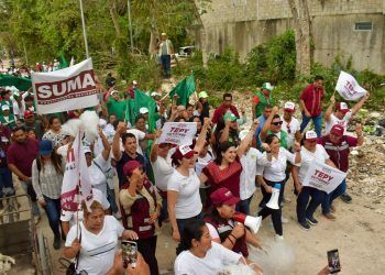 Vecinos de Cristo Rey y Villas Riviera Apoyan a Estefanía Mercado en su Campaña para Transformar Solidaridad
