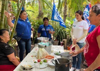 Tania Casa Madrid Escucha y Propone Soluciones en Bacalar