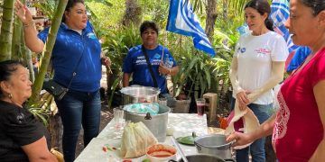 Tania Casa Madrid Escucha y Propone Soluciones en Bacalar