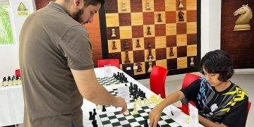 Espectacular presentación del Gran Maestro José Martínez Alcántara en CYA CHESS