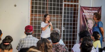 Yensunni Martínez escucha a familias de la colonia Magisterial