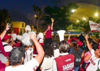 Estefanía Mercado se compromete a regularizar la tierra para garantizar el patrimonio de miles de familias en Solidaridad