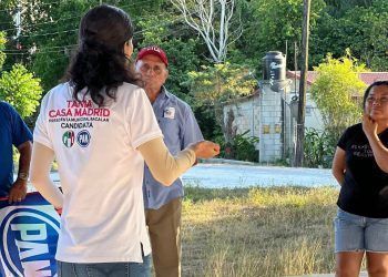 Tania Casa Madrid se compromete a mejorar las condiciones en comunidades de Bacalar