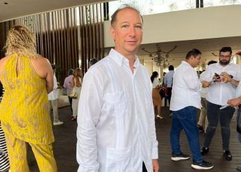 Exhorta David Ortiz Mena a iniciativa privada a brindar facilidades para votar