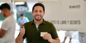 Vota el candidato a diputado local por el Distrito 11 de la colación «Sigamos Haciendo Historia», Renan Sánchez Tajonar