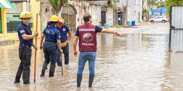 Diego Castañón supervisa trabajos de desazolve y dialoga con familias ante temporada de lluvias