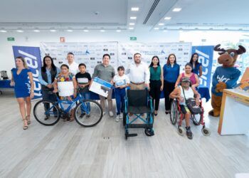 Entregan becas, tabletas y apoyos en Tulum; apuestan por educación e inclusión