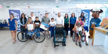 Entregan becas, tabletas y apoyos en Tulum; apuestan por educación e inclusión