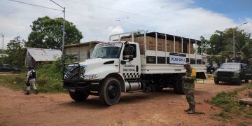 Ejército Mexicano y Guardia Nacional se encuentran realizando la entrega de refrigeradores en las colonias afectadas por las fuertes lluvias de la ciudad de Chetumal
