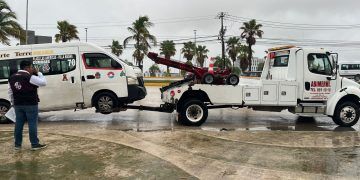 IMOVEQROO sanciona a operador de TTE por circular en ciclovía y poner en riesgo a peatón