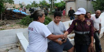Cerca de la gente, Mara Lezama recorre colonias vulnerables afectadas por “Beryl”