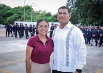 Yensunni Martínez da la bienvenida al nuevo Director General de Seguridad Pública y Tránsito de Othón P. Blanco.