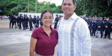 Yensunni Martínez da la bienvenida al nuevo Director General de Seguridad Pública y Tránsito de Othón P. Blanco.